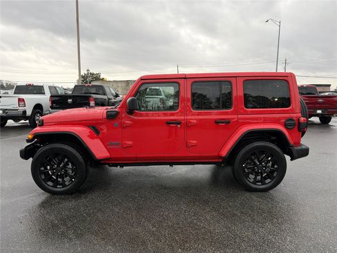 Used 2025 Jeep Wrangler Sahara w/ Safety Group image 9