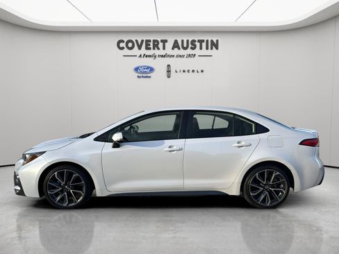 Used 2022 Toyota Corolla SE image 2