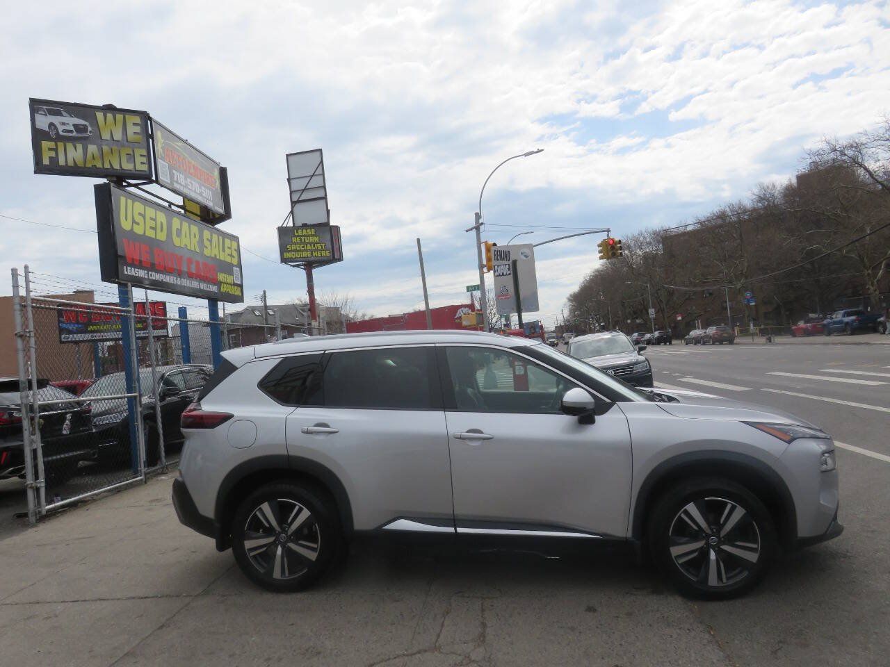 Used 2021 Nissan Rogue SL AWD/4WD image 9