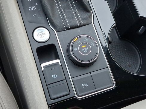 Certified 2023 Volkswagen Atlas SE image 28