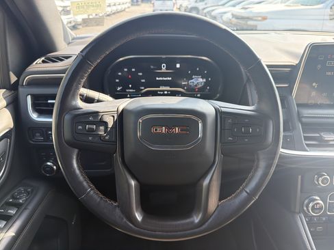 Used 2022 GMC Yukon XL AT4 AWD/4WD image 18