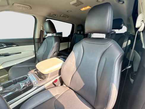 Certified 2023 Kia Carnival SX FWD image 24