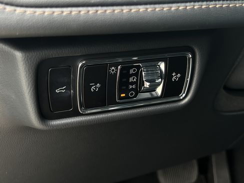 Certified 2025 Lincoln Aviator AWD image 15