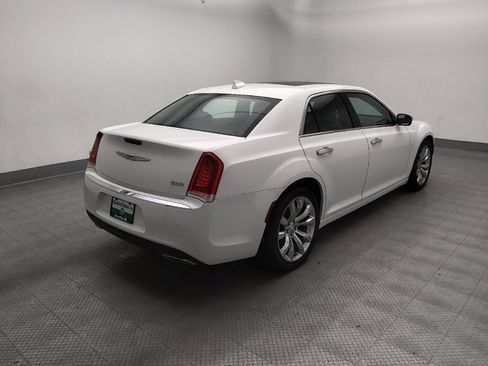 Used 2020 Chrysler 300 Limited RWD image 9