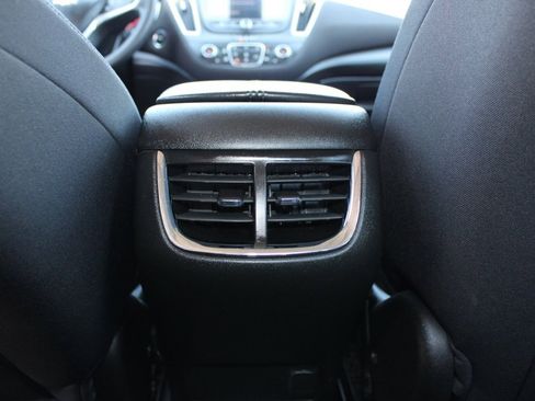 Used 2022 Chevrolet Malibu LT image 19