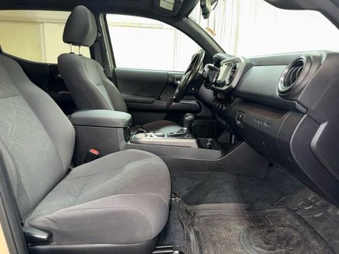 Used 2016 Toyota Tacoma TRD Off-Road w/ Premium & Technology Package image 24