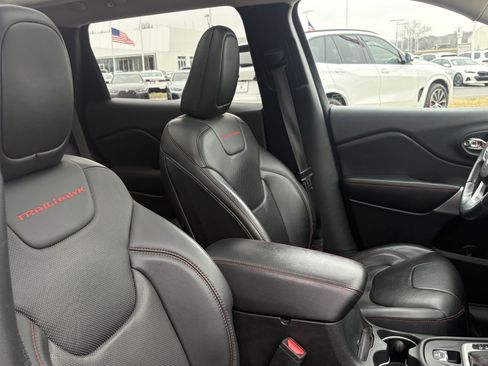 Used 2018 Jeep Cherokee Trailhawk w/ Quick Order Package 27L image 33