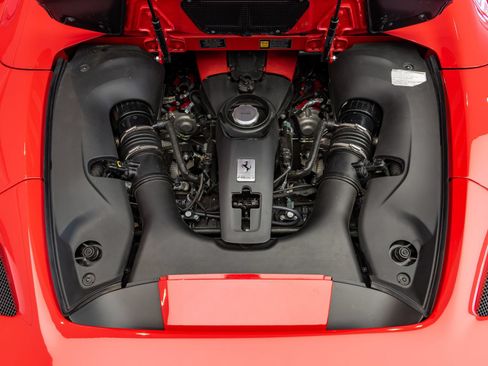 Used 2021 Ferrari F8 Tributo RWD image 24