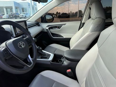 Used 2024 Toyota RAV4 XLE Premium image 9