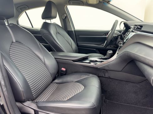 Used 2018 Toyota Camry SE FWD image 29
