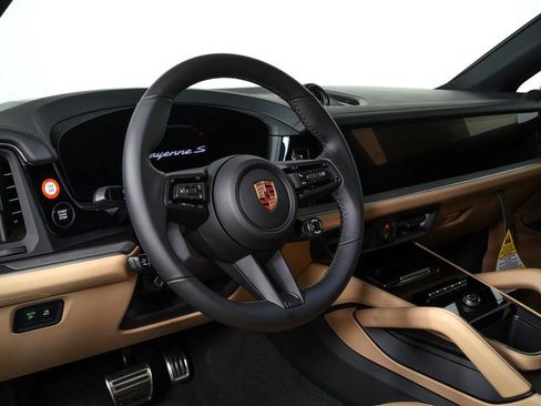 New 2026 Porsche Cayenne S image 4