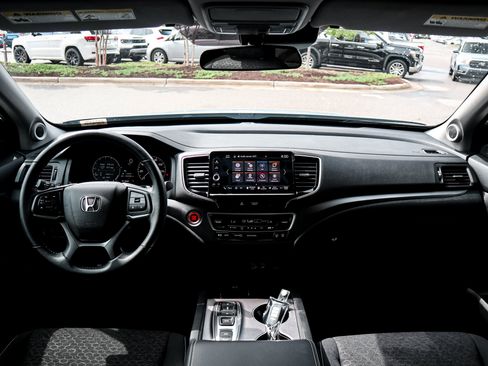 Used 2025 Honda Ridgeline Sport image 27
