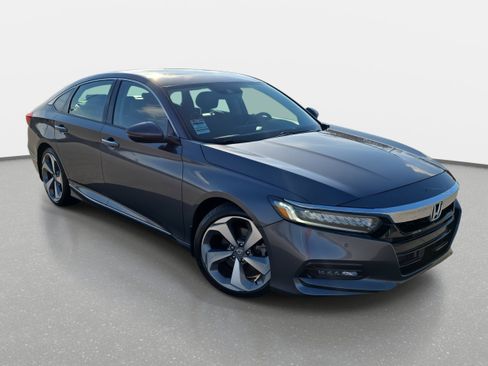 Used 2018 Honda Accord Touring image 3