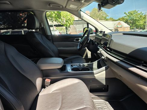 Used 2026 Kia Carnival EX FWD image 28
