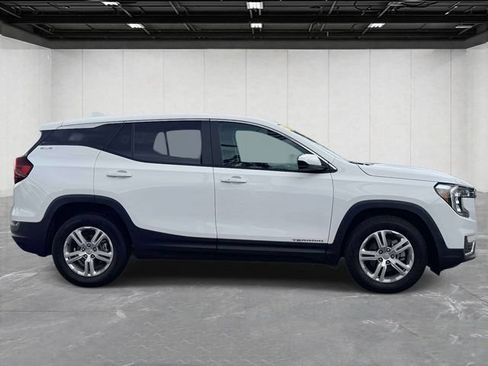 Used 2024 GMC Terrain SLE FWD image 4