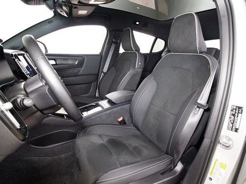 Certified 2023 Volvo C40 P8 Recharge Ultimate w/ Protection Package Premier AWD/4WD image 18