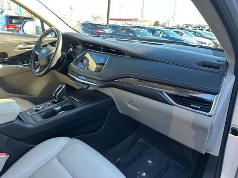 Used 2020 Cadillac XT4 Luxury w/ Cold Weather Package image 27