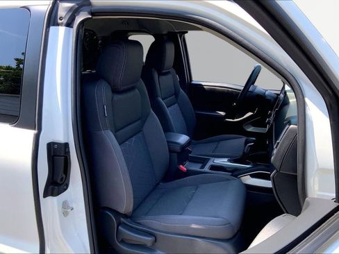 Used 2025 Nissan Frontier SV RWD image 19