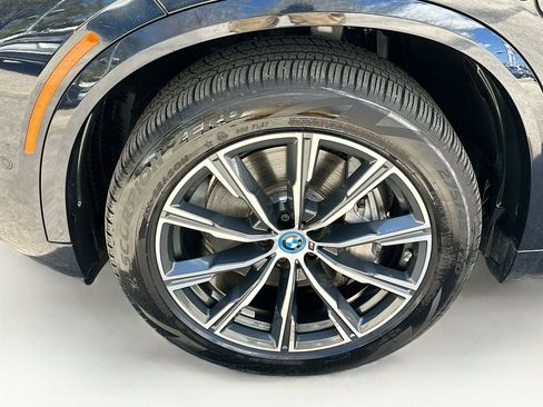 Certified 2025 BMW X5 xDrive50e w/ M Sport Package image 34