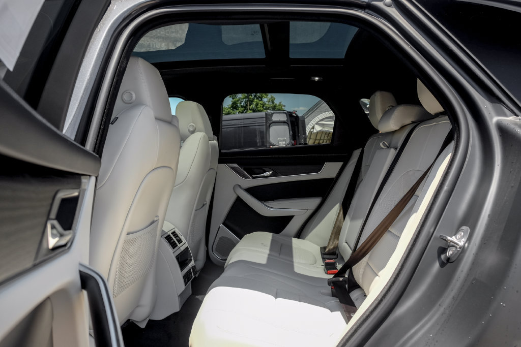 New 2026 Jaguar F-PACE R-Dynamic S AWD/4WD image 16
