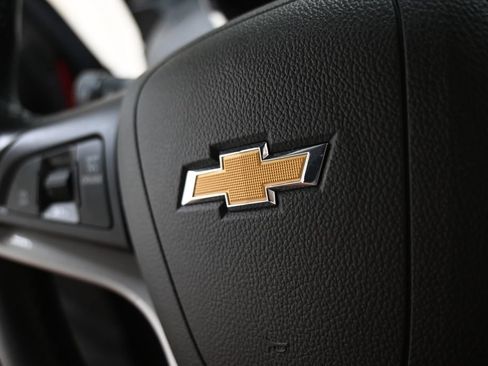 Used 2019 Chevrolet Trax LT w/ LT Convenience Package FWD image 32