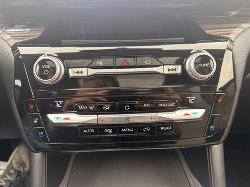 Used 2021 Ford Explorer Limited w/ Equipment Group 301A AWD/4WD image 22