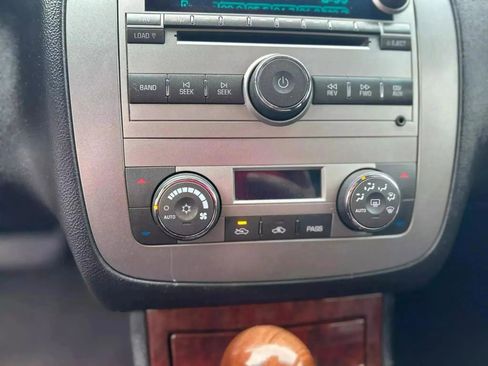 Used 2010 Buick Lucerne Super image 19