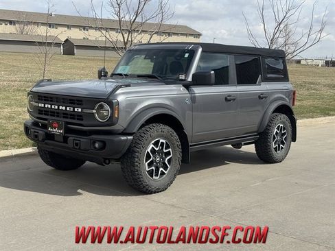 Used 2022 Ford Bronco Black Diamond image 1