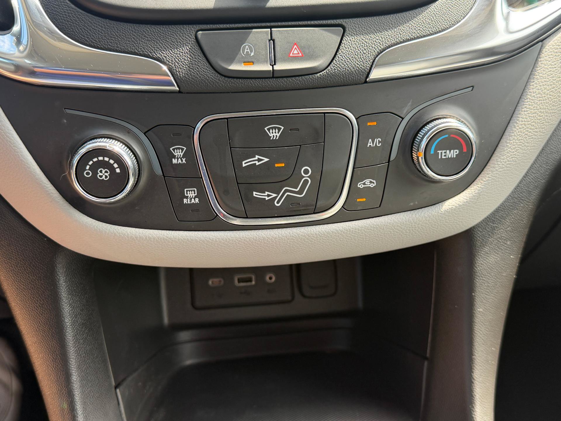 Used 2023 Chevrolet Equinox LS w/ LS Convenience Package FWD image 15