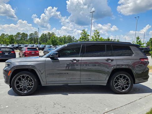 Used 2023 Jeep Grand Cherokee L Summit w/ High Altitude Package AWD/4WD image 4