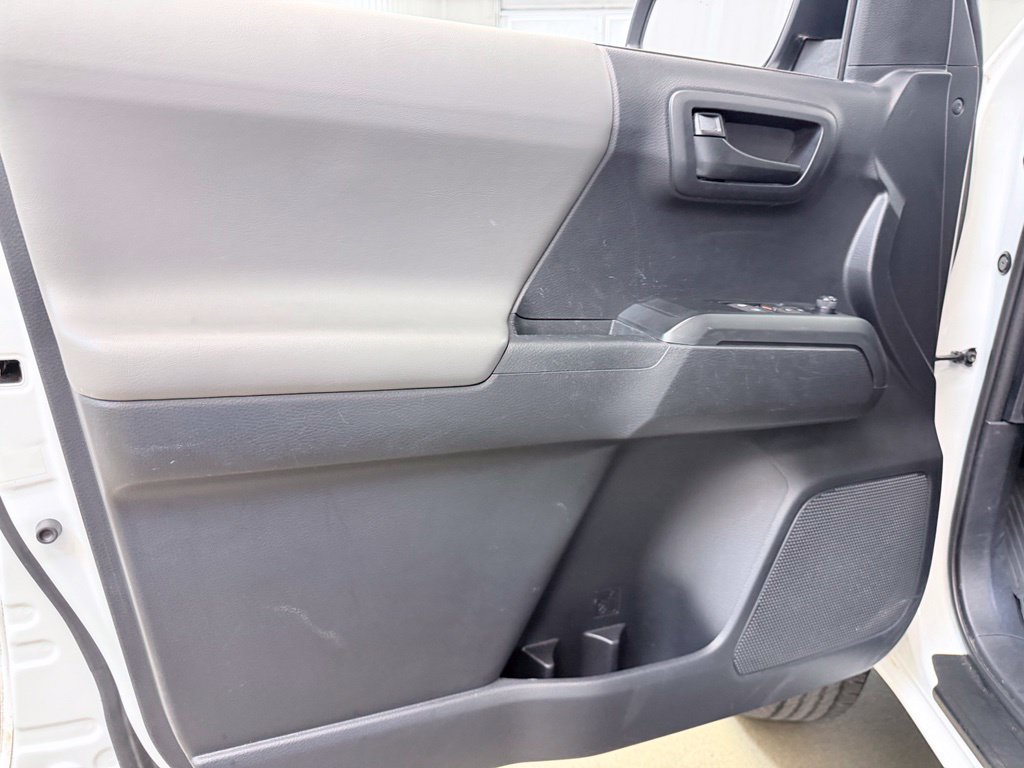 Used 2020 Toyota Tacoma SR AWD/4WD image 9