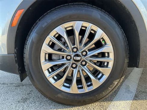 Used 2024 Cadillac XT4 Premium Luxury image 12