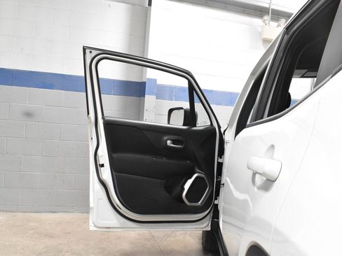 Used 2021 Jeep Renegade Latitude AWD/4WD image 13