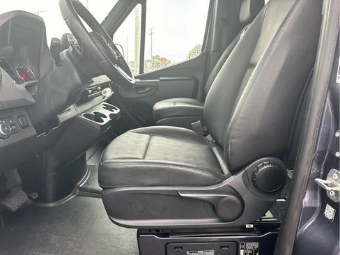 Used 2022 Mercedes-Benz Sprinter 2500 image 8