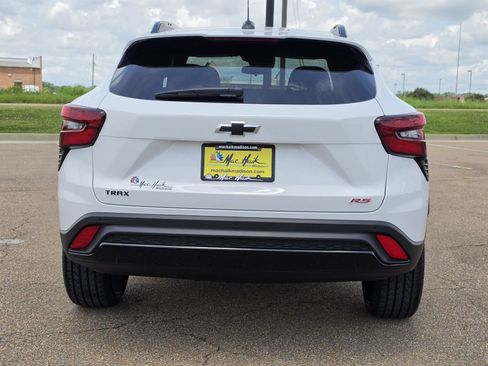 Used 2025 Chevrolet Trax RS w/ Sunroof Package FWD image 6