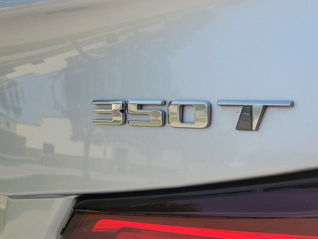 Certified 2022 Cadillac XT4 Luxury w/ Cold Weather Package FWD image 6