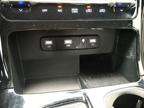 Used 2024 Kia Carnival EX image 43