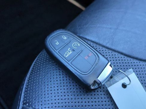 Used 2020 Jeep Cherokee Limited image 38