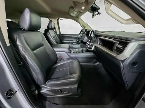 Used 2024 Ford Expedition Max XLT image 33