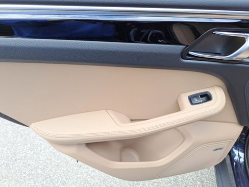 Certified 2021 Porsche Macan image 21