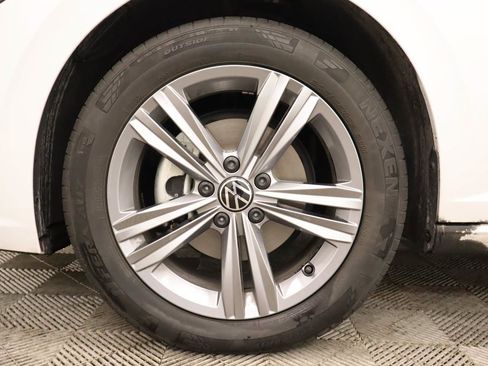 Used 2023 Volkswagen Jetta SE w/ Panoramic Sunroof Package FWD image 5