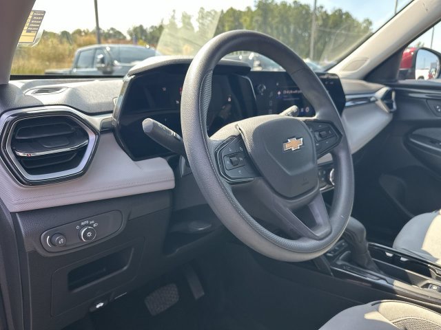 Used 2025 Chevrolet TrailBlazer LT w/ Driver Confidence Package FWD image 10