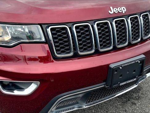 Used 2018 Jeep Grand Cherokee Limited image 29