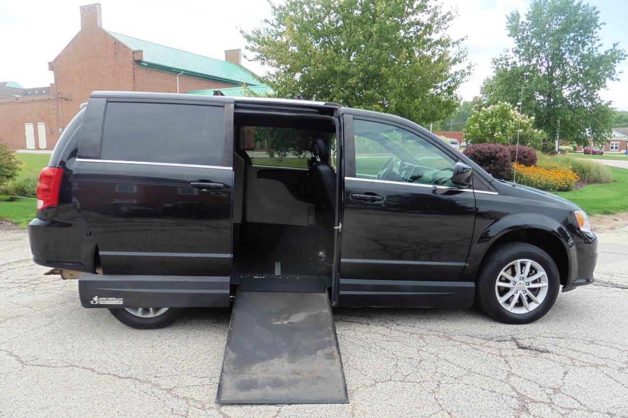 Used 2019 Dodge Grand Caravan SXT FWD image 14