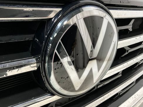 Used 2025 Volkswagen Atlas SE image 25