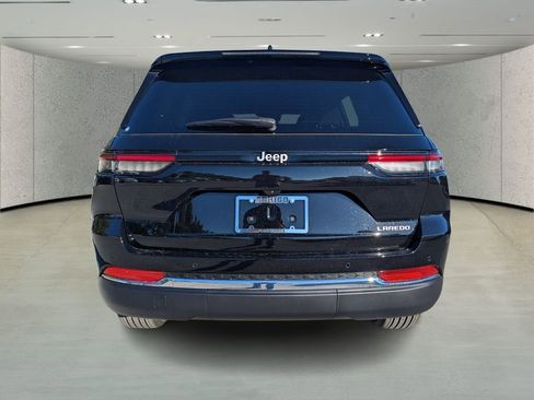 New 2025 Jeep Grand Cherokee Laredo image 5