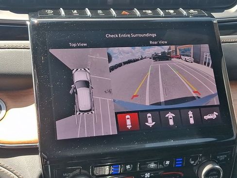 Used 2025 Jeep Grand Cherokee L Summit AWD/4WD image 18