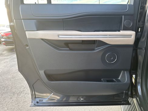 Used 2024 Ford Expedition Max Limited image 11