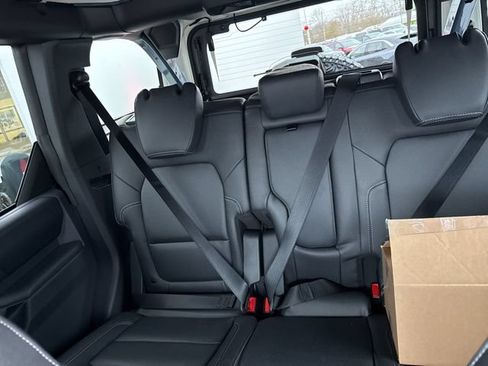 New 2025 Ford Bronco Badlands w/ Sasquatch Package AWD/4WD image 34