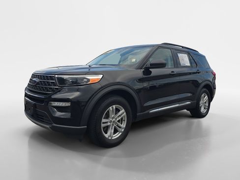 Used 2021 Ford Explorer XLT w/ Equipment Group 202A AWD/4WD image 7